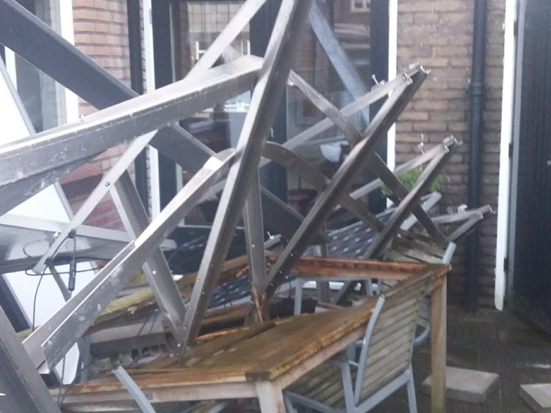 Zonnepanelen bovenop de tuinset